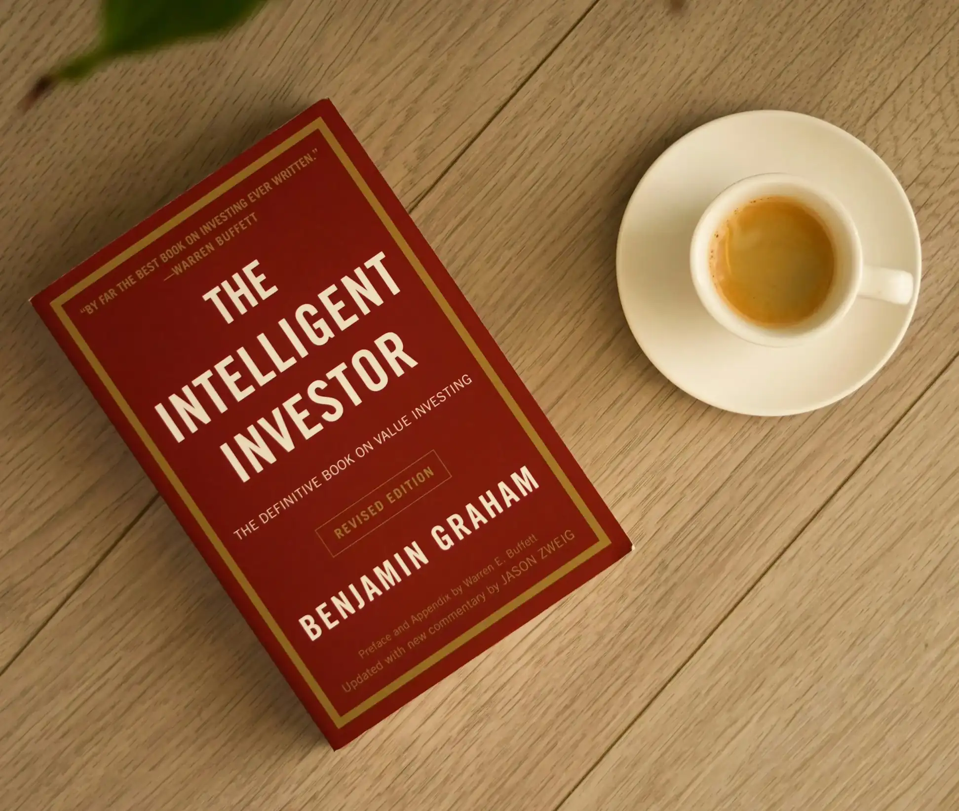Value investing Benjamin Graham — The Intelligent Investor book and core principles of margin of safety