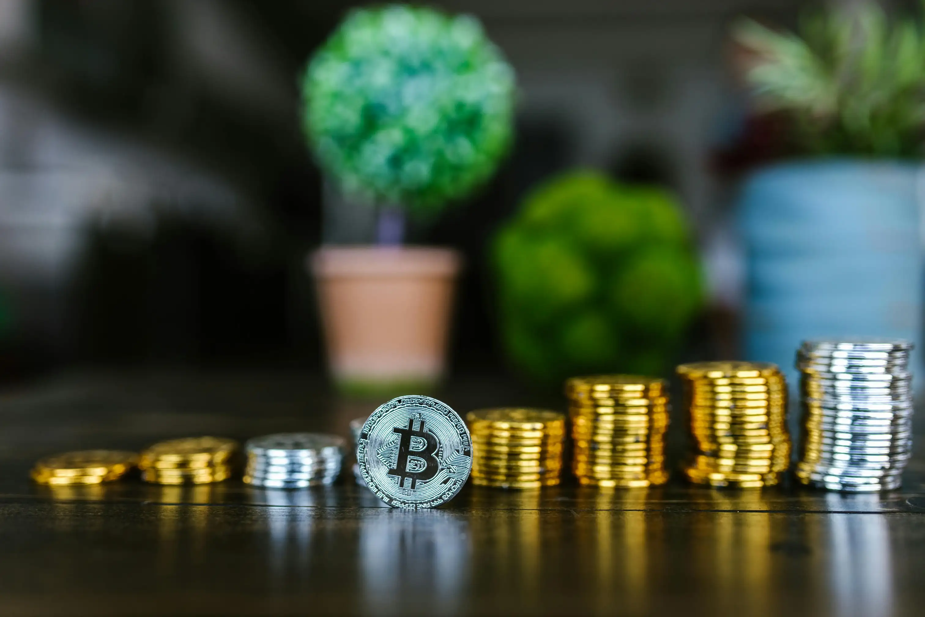 Power of compounding returns in long-term value investing strategy