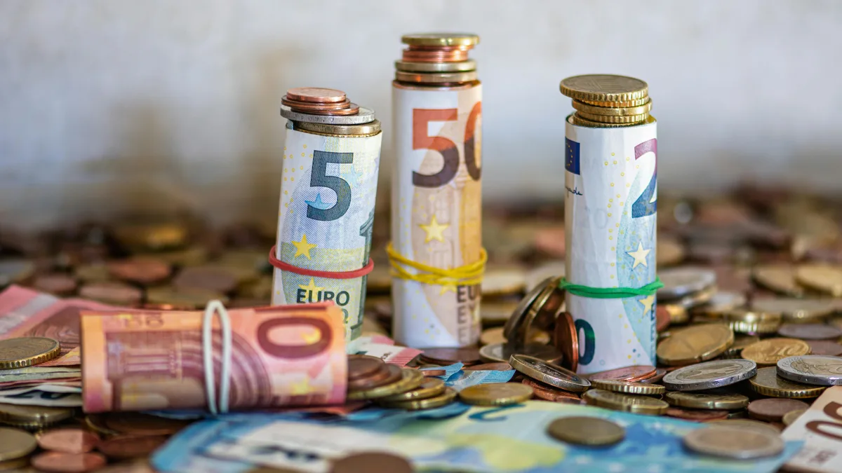 Assorted banknotes, the cash proceeds of a sale, only part of which is the taxable gain