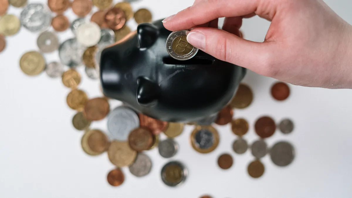 Die 4%-Regel erklärt: Sichere Entnahmeraten A piggy bank