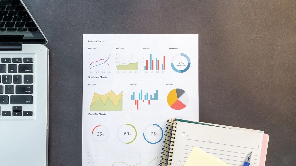 Qu'est-ce qu'un Fonds Indiciel ? Gestion Passive vs Active pour Débutants A single fund splitting open to reveal hundreds of small company holdings inside — the broad diversification of an index fund
