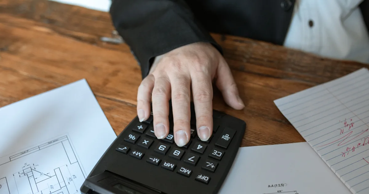 Option Greeks calculator: Delta, Gamma, Theta, Vega and Rho for calls and puts